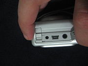 Conector Mini B de cinco pinos para cabo USB em uma câmara compacta