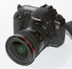 Exemplo de câmara SLR digital